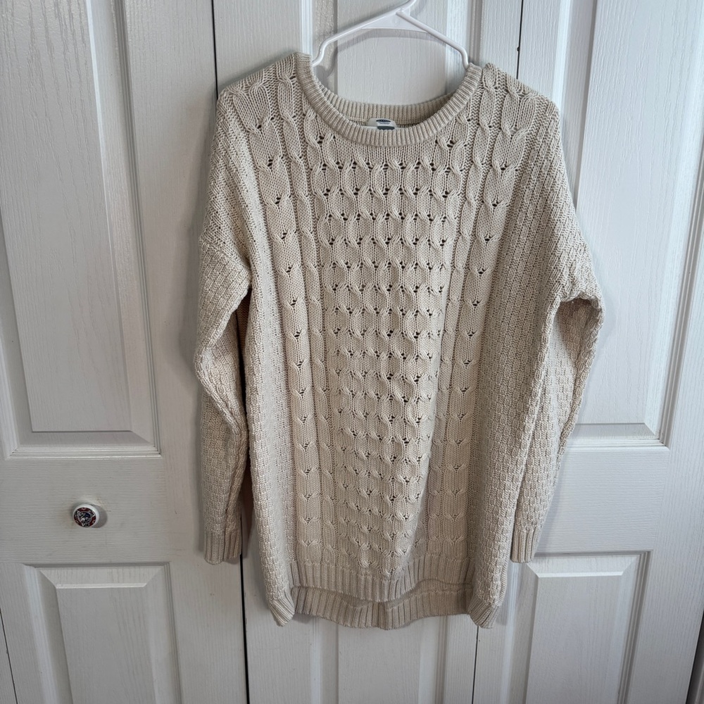 Old Navy cream‎ cable knit long sleeve sweater size large